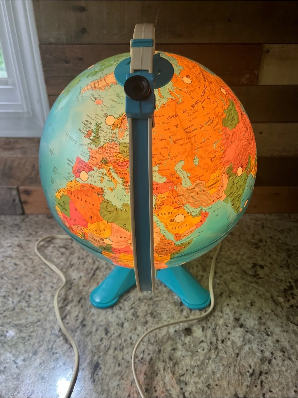 Vintage 1988 12” Fisher-Price Illuminating World Globe with View Finder